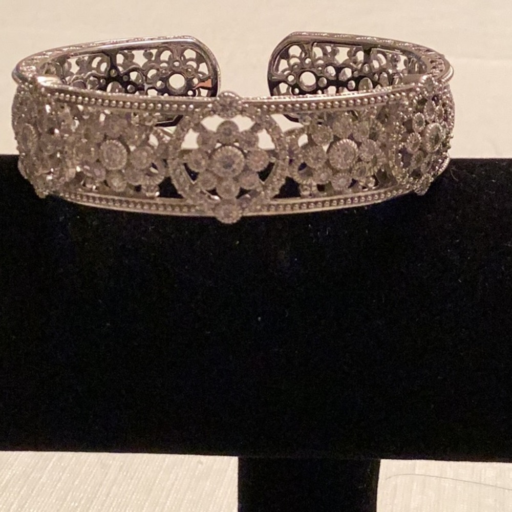 Judith Ripka Sterling 925 Cubic Zirconia Hinged Bangle Bracelet. Preowned.